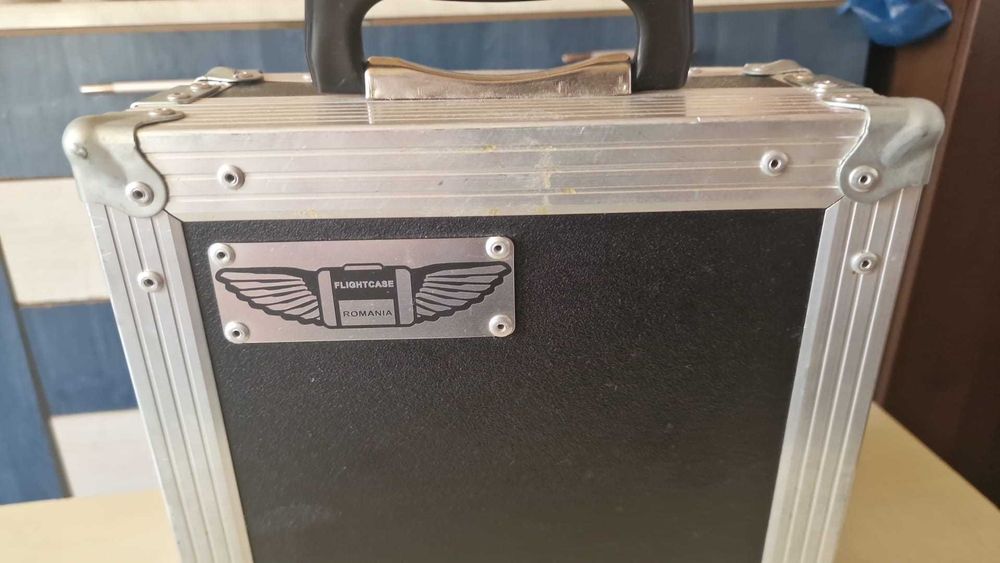 Vând acordeon electronic cu micro 1