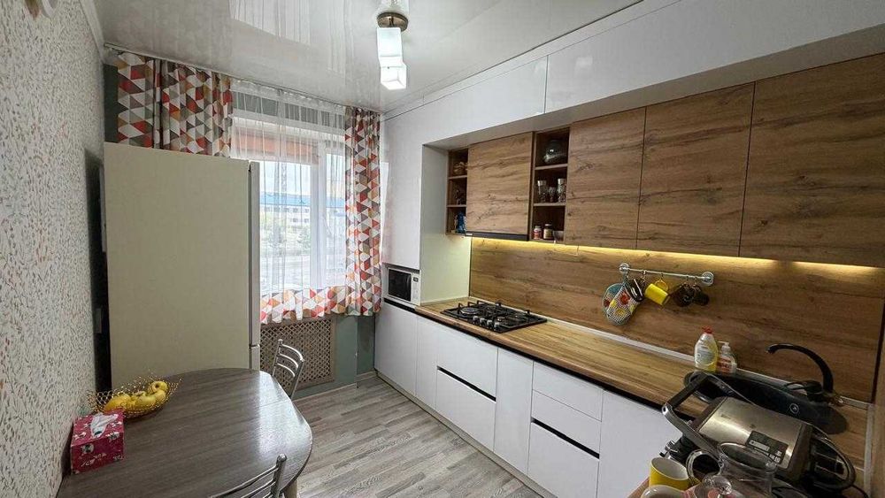 Продается 3-комн квартира, Центр, 2 этаж
