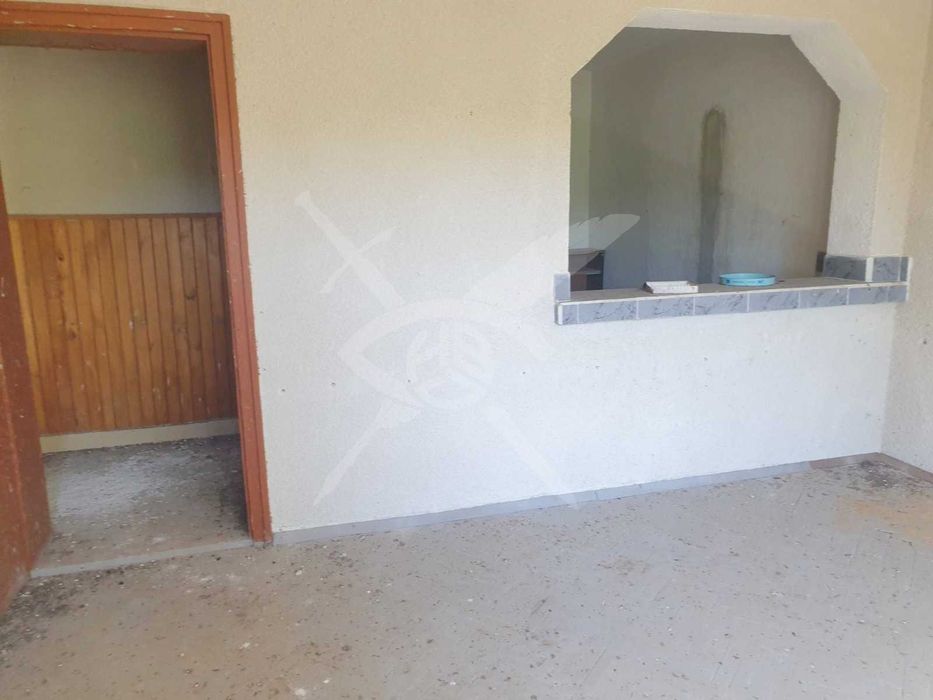 Продава се Хотел в с. Левски, Област Пазарджик - 1000 кв.м за 75 €/кв.м - Снимка #2