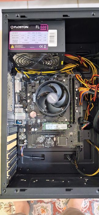 PC Desktop | AMD Ryzen 3 2200G | 8GB DDR4 | SSD 250GB | Windows 10 | stare impecabilă
