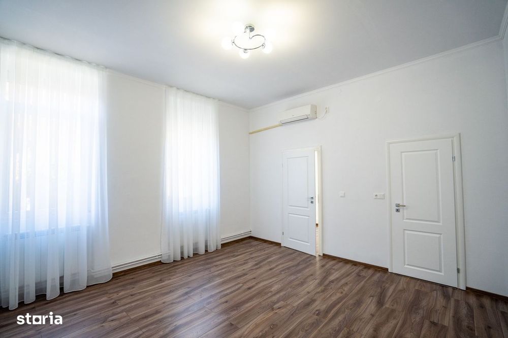 Apartament cu 2 camere, casă la curte comună – Central, Oradea