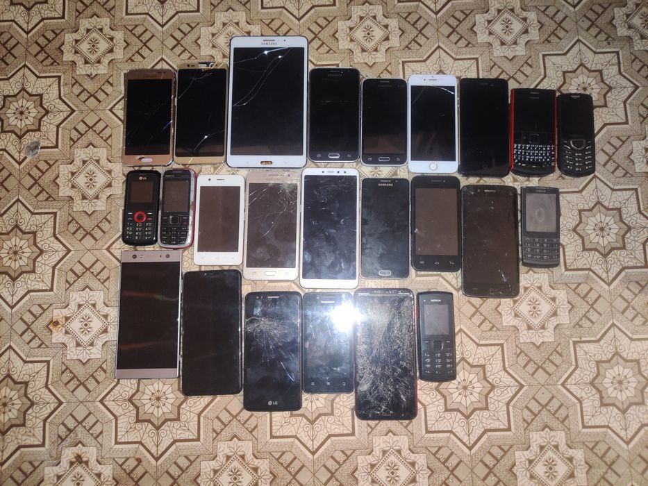 Продам телефоны.