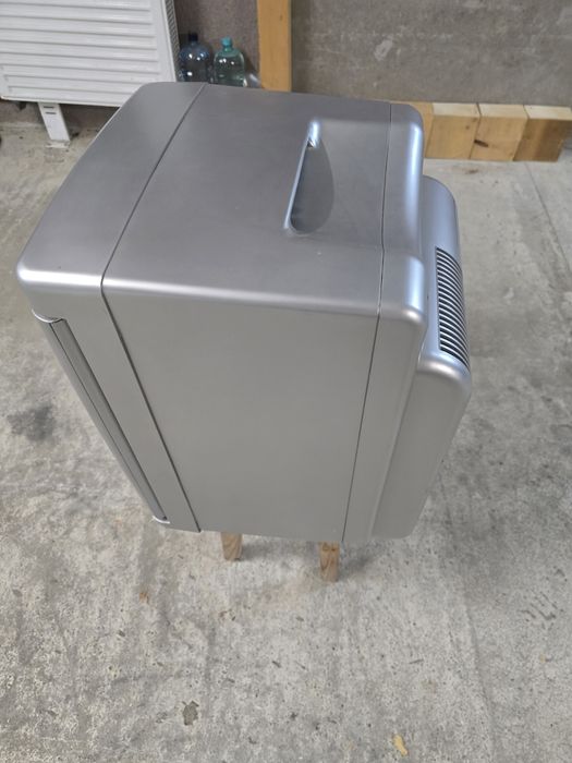 Minifrigider portabil Camry CR 8062, 20 l, Alimentare 220V si auto 12V