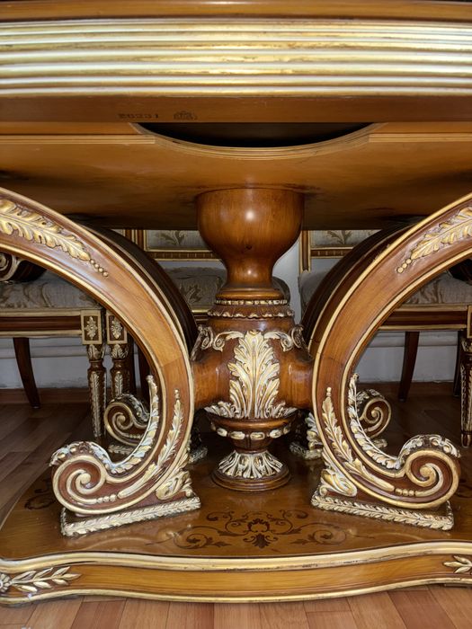 Продам срочно стол и стулья