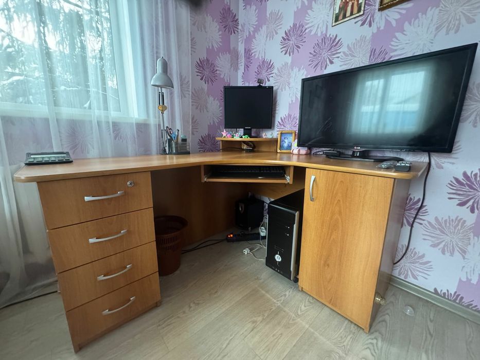 Продам компьтерный стол