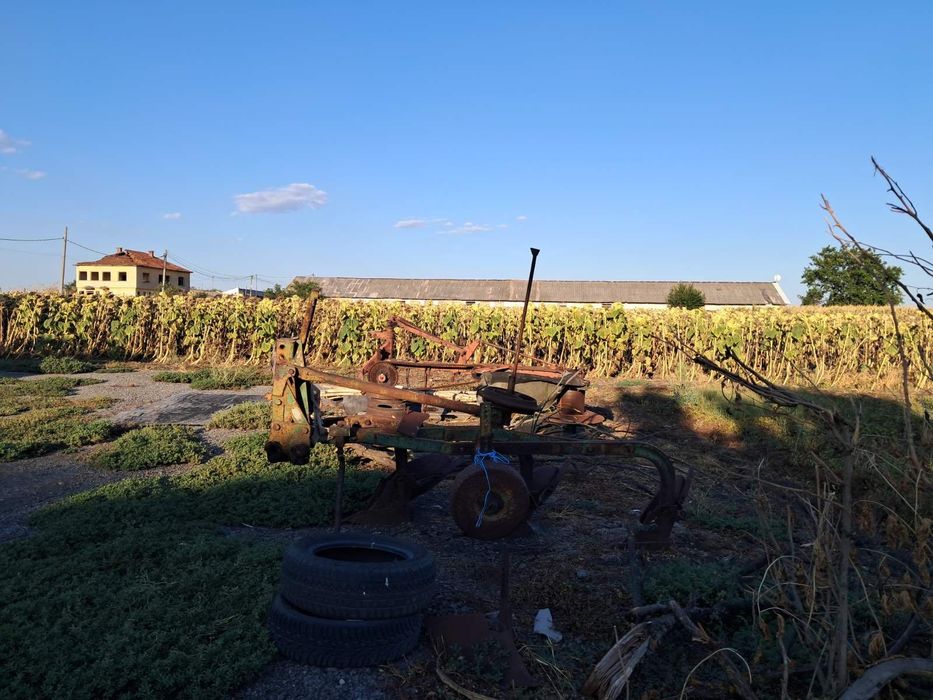 Продава плуг за малък трактор