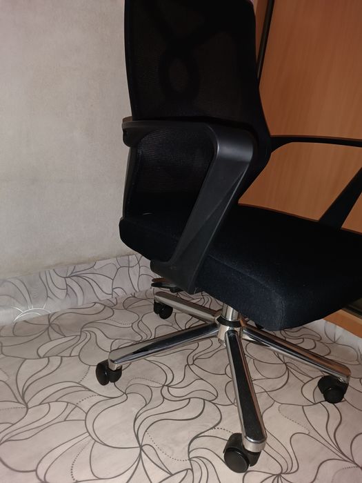 Офисное кресло продам