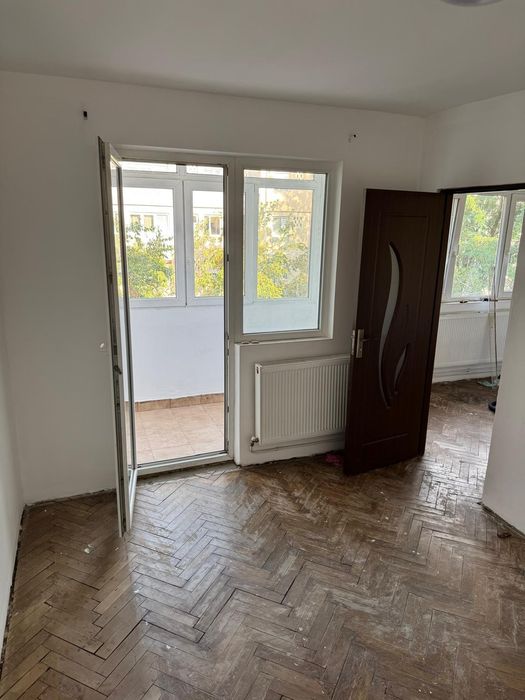 Chirie apartament inemobilat n solidarității cu balconul inchis