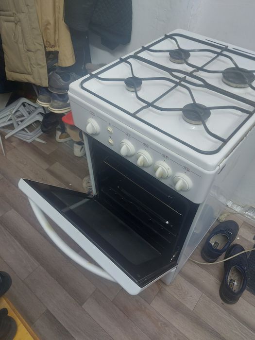 Продам газ плиту