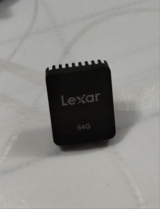 Продам флешку Lexar 64gb оригинал