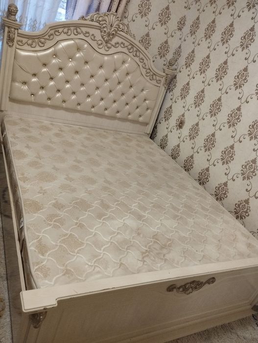 Спальни гарнитур сотилади