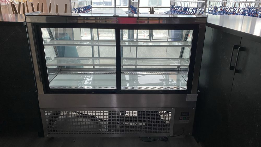 Продам новый витражный холодильник