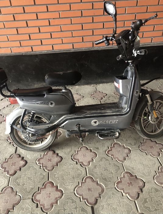 Продам электроскутер срочноо