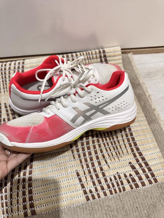 Маратонки Asics за тенис ,бадминтон ,волейбол