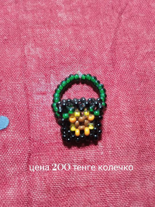 Фигурки из бисера и браслеты