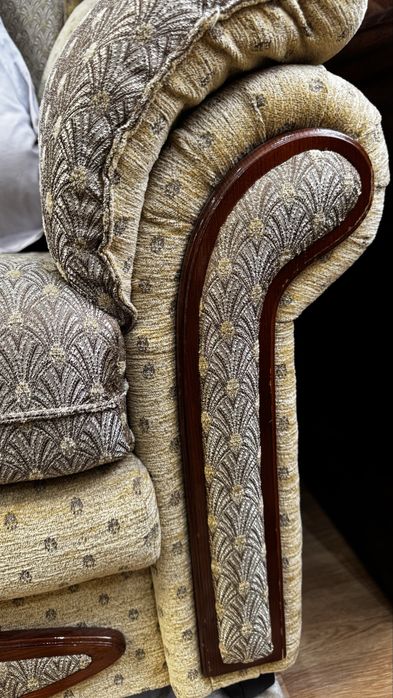 Шикарный диван + два кресла