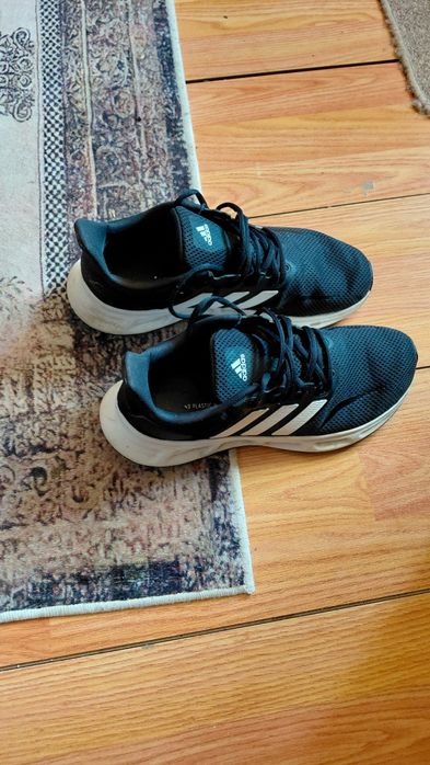 Adidasi adidas  v
