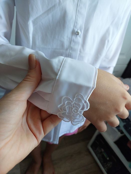 Продам блузка белая