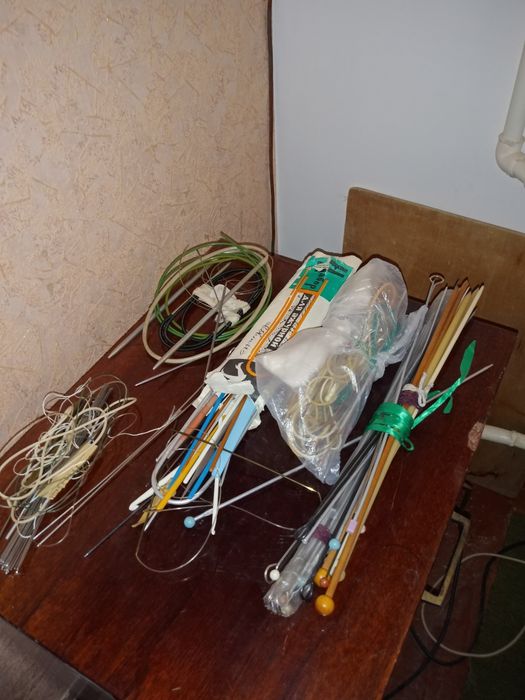 Спицы простые и круговые, журналы по вязанию  вязальные, советско