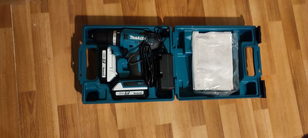 Masina de găurit și însurubat Makita18 V