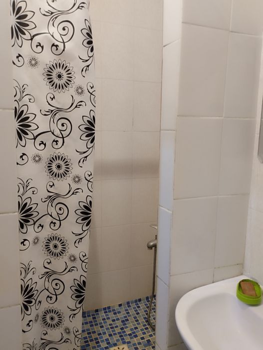 Сдам комнату в цоколе общежития.