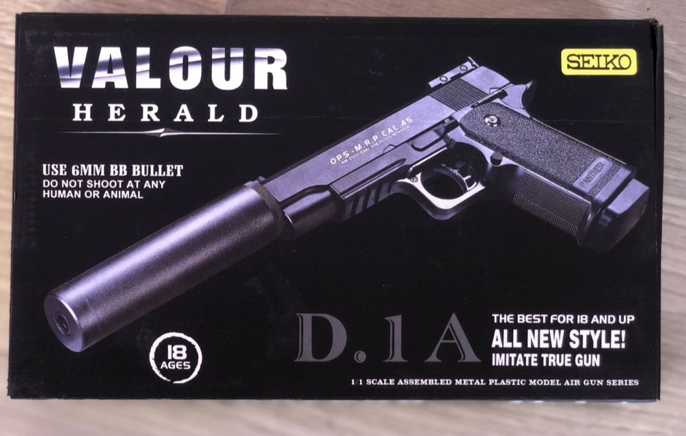 Метални пистолети с заглушител и подарък 500 бр топчета/Baretta C18/C