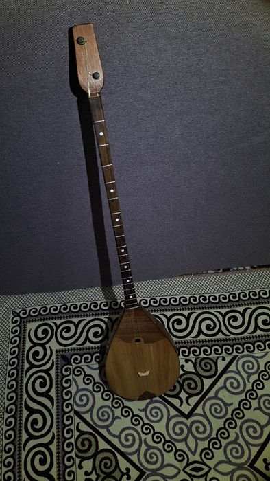 Домбыра сатылады