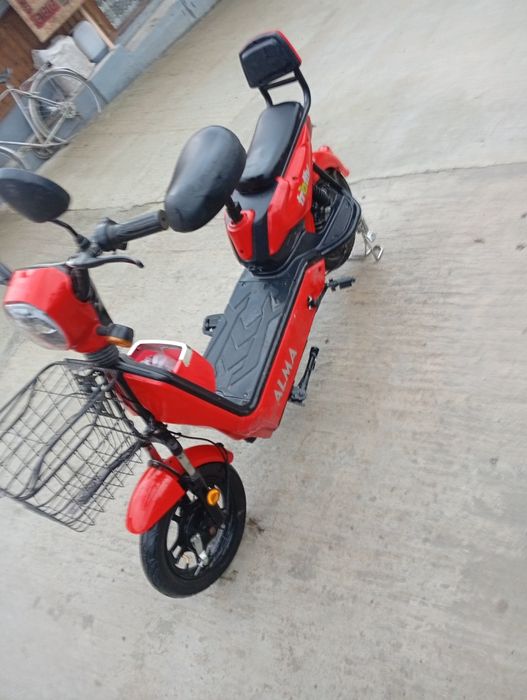 Vând scuter electric moped