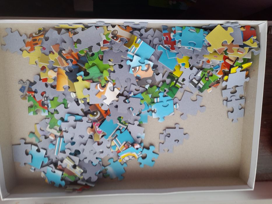 Vand puzzle 10 bucati