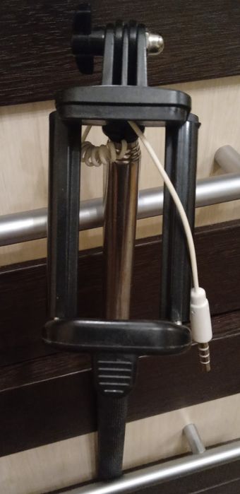 Продавам селфи стикове