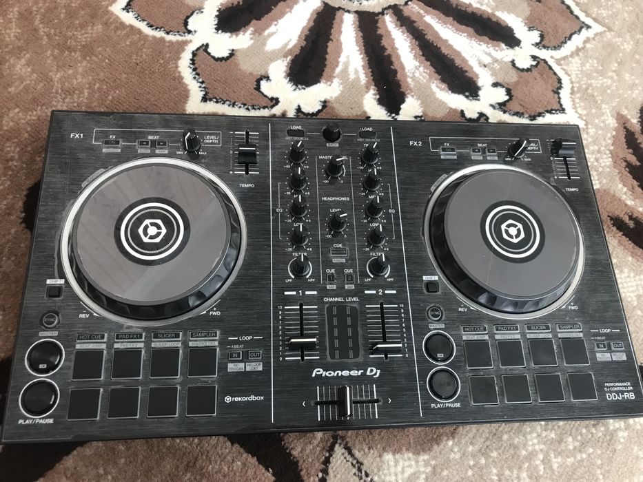 Pioneer Dj RB sotiladi