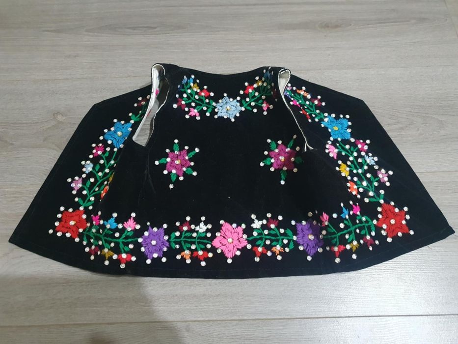 Costum popular de copii .5 - 8 ani