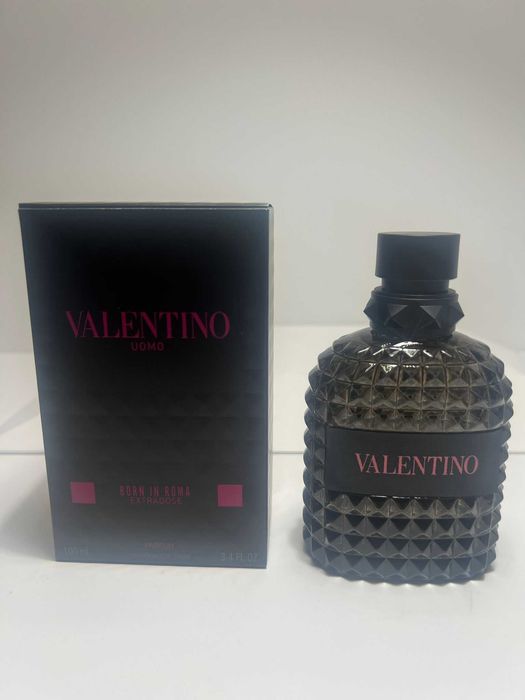 Valentino Born in Roma extradose
