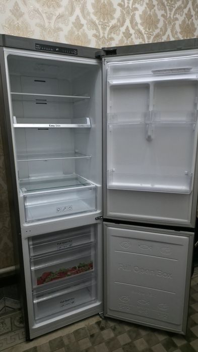 Холодильник Samsung