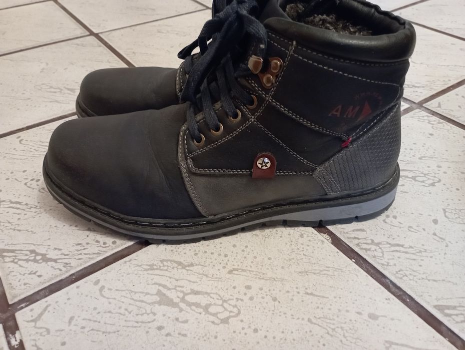 Два чифта обувки, боти и спортни, 38 и 39 номер