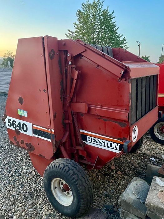 Presa de baloti rotunzi balotiera Fiatagri Hesston 5640 mica de deal recent adusa