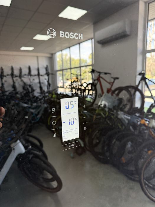 Хладилник и фризер Bosch  No Frost черна стъклена врата