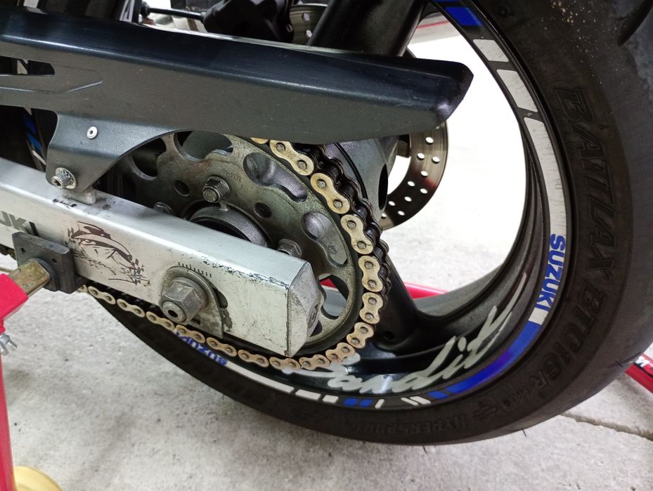 Vând SUZUKI BANDIT 650 S/stare f bună !