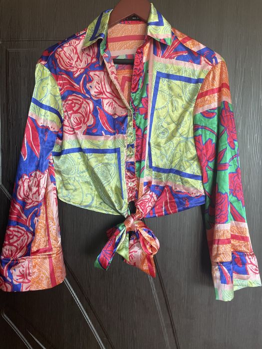 Дамска риза. Универсален размер. Страхотен десен!