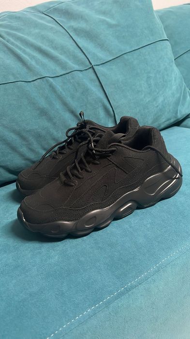 Adidași Asos negri,matimea  42, preț 85 lei