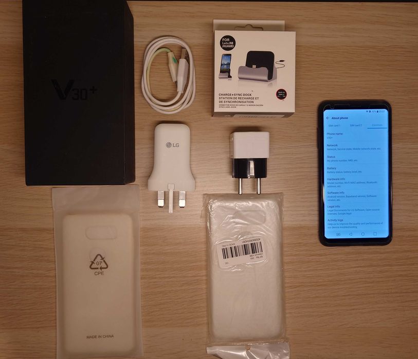 Smartphone LG V30+ cu Dock si Suport Incheietura