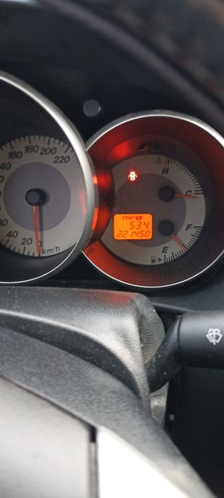 Продавам автомобил Мазда 3 1.4