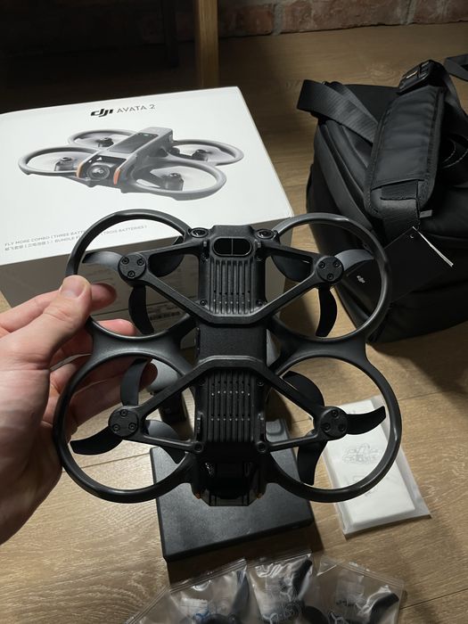 Drona dji avata 2 fly more combo