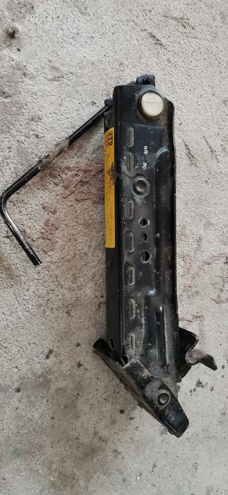 De vânzare  cric auto și filetanta