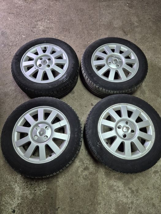 Vand jante aliaj de 15 Renault Megane cu anvelope de vara,