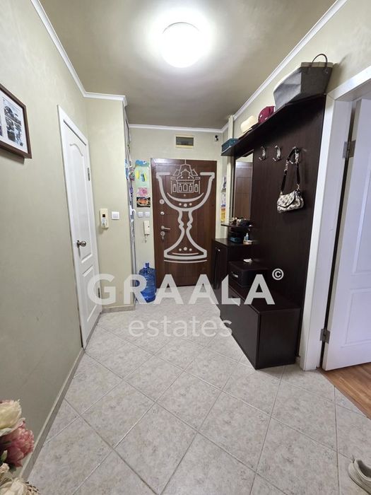 Продава се Двустаен апартамент в София, Борово - 88 кв.м за 2614 €/кв.м - Снимка #2