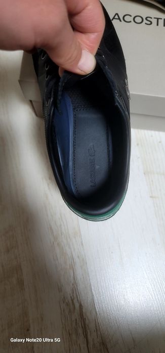 Продавам спортни обувки Lacoste