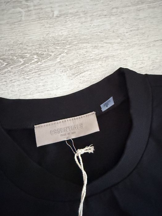 Tricou essentials nou