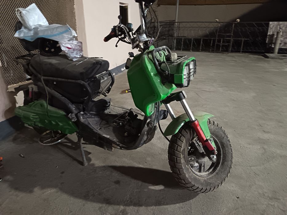 Скутер сотилади.