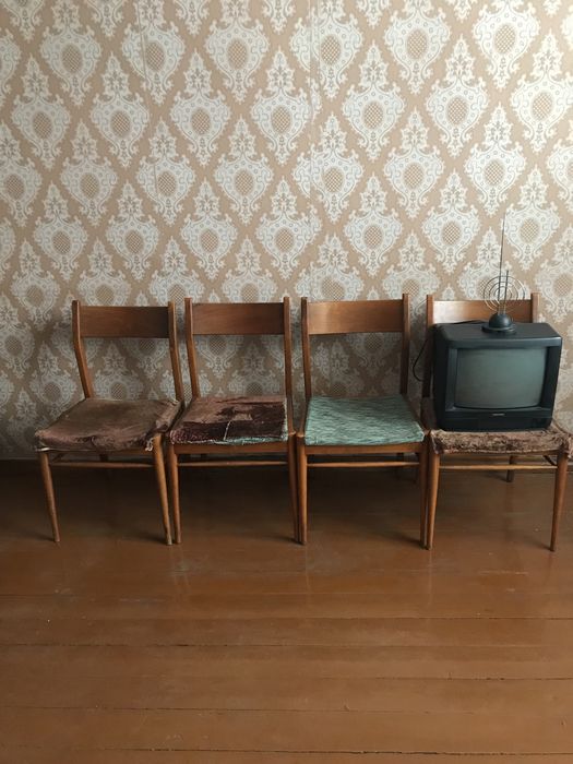 Продаю мебель б/у: шифоньер, кровать, трюмо